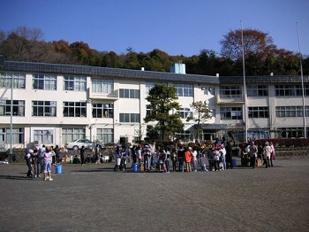 �������P