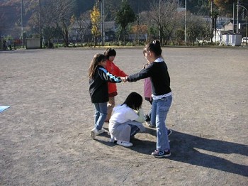 �������U