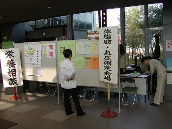 �����W��